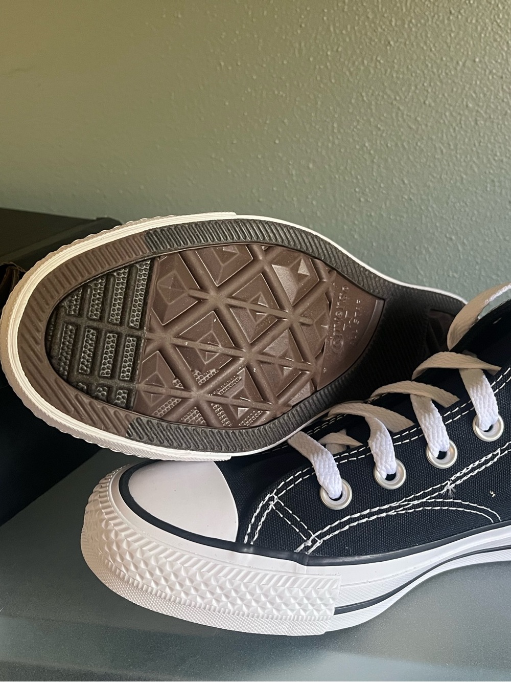 Converse Chuck Taylor All Star Move Low Platform Black Kids 5.5 / Women’s 7.5